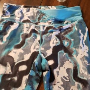 nike dri fit running crops!